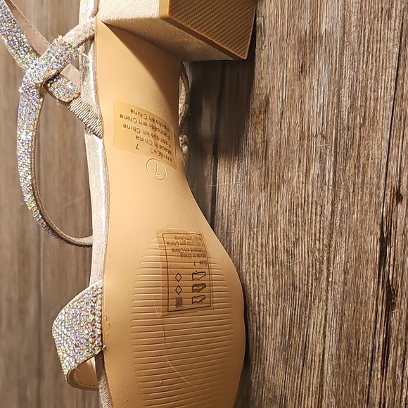 Womens DB Studio Elegant Glitzy Strappy Sandal Heels Sz 7 - Picture 4 of 6